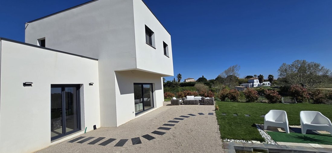 House in Centre Ancien, Saint-Gilles, France 2 - 17615113