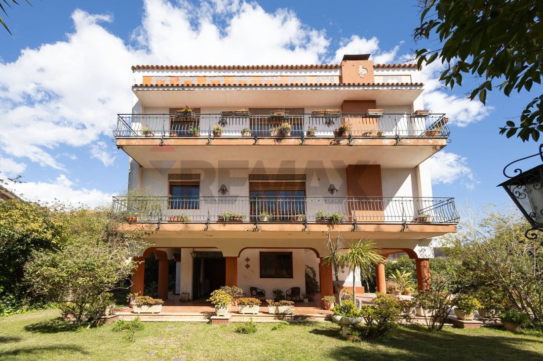 Villa in Sant'Agata li Battiati, Sicily, Italy 1 - 17614180