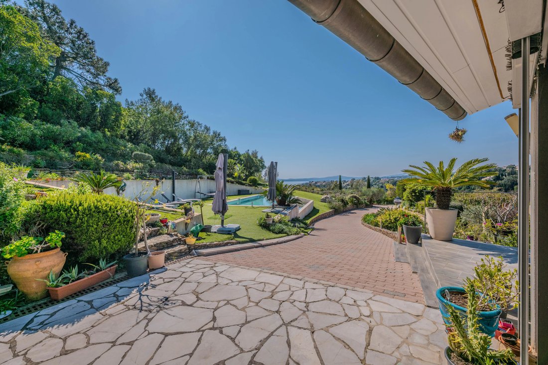 Villa in Les Issambres, Roquebrune-sur-Argens, France 3 - 17602146