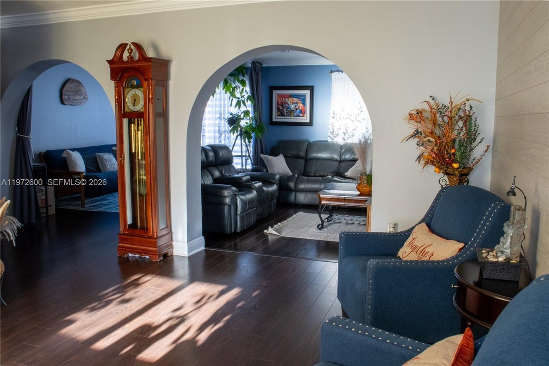 House in Hialeah, Florida, United States 3 - 17302173