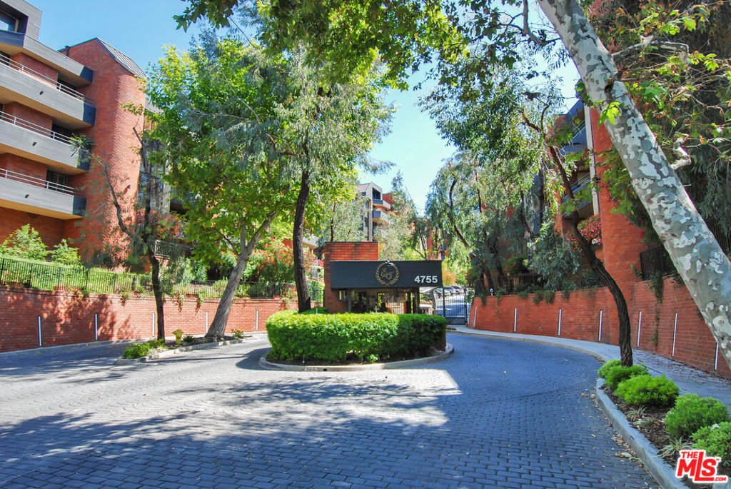 Condo in Los Angeles, California, United States 3 - 17606413