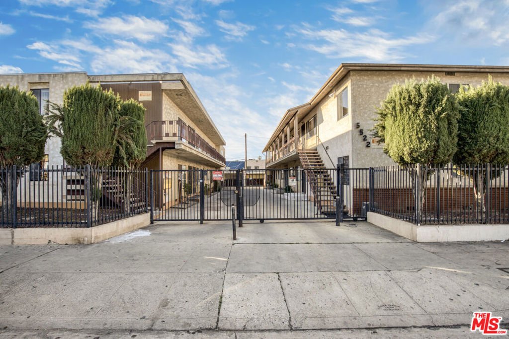Los Angeles, California, United States 2 - 17606166