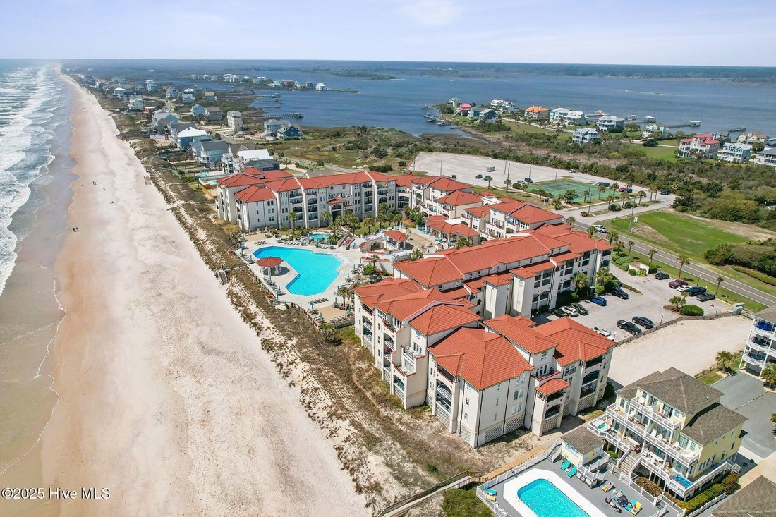 Condo in North Topsail Beach, North Carolina, United States 1 - 17606376