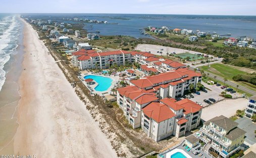 Condo in North Topsail Beach, North Carolina, United States 1