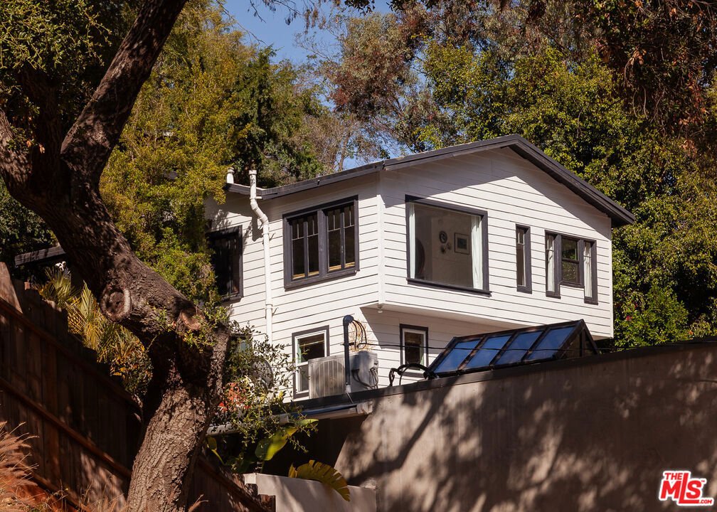 Los Angeles, California, United States 1 - 17605920