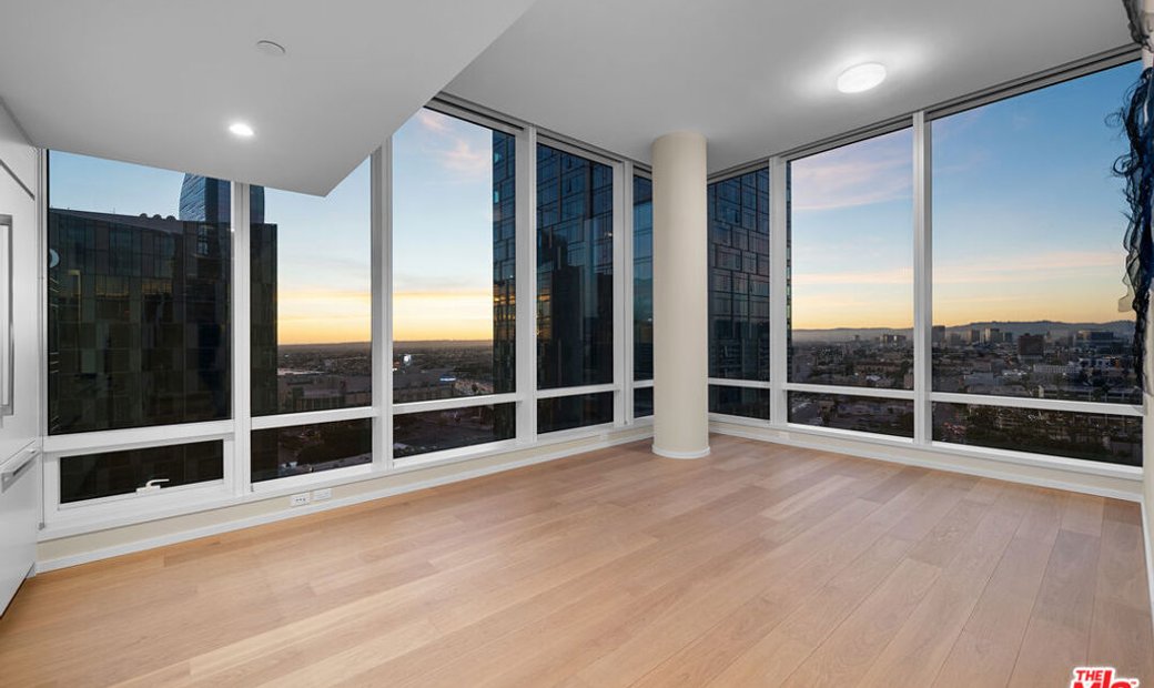 Condominium In Los Angeles In Los Angeles, California, United States ...