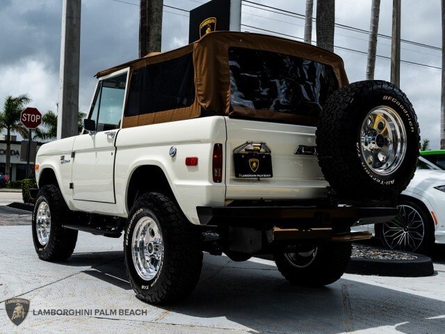 Suv in Palm Beach, FL, United States 3 - 17599094