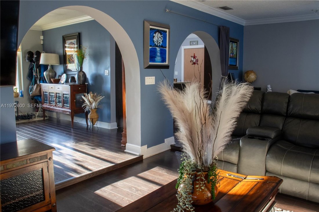 House in Hialeah, Florida, United States 5 - 17302173