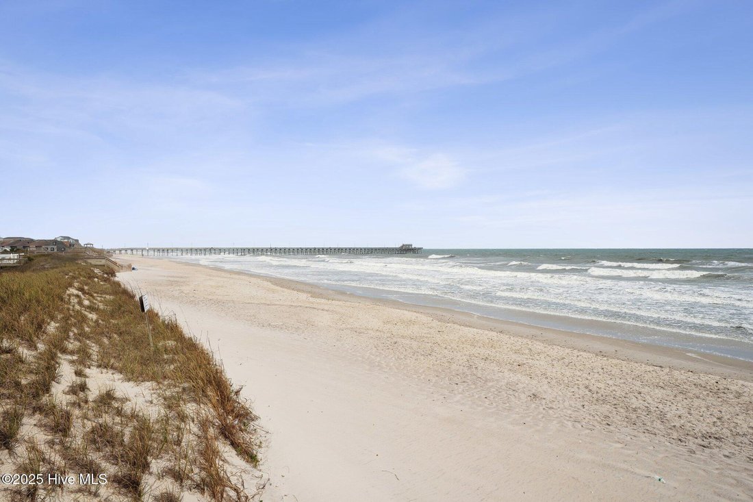 Condo in North Topsail Beach, North Carolina, United States 2 - 17606376