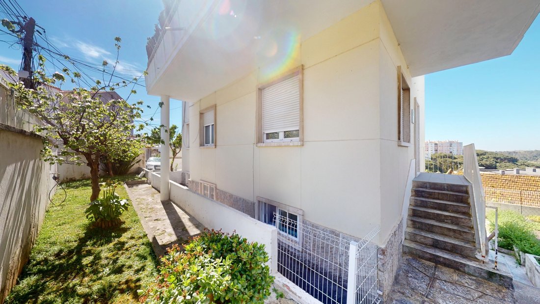 House in Alges, Lisbon, Portugal 2 - 17613333