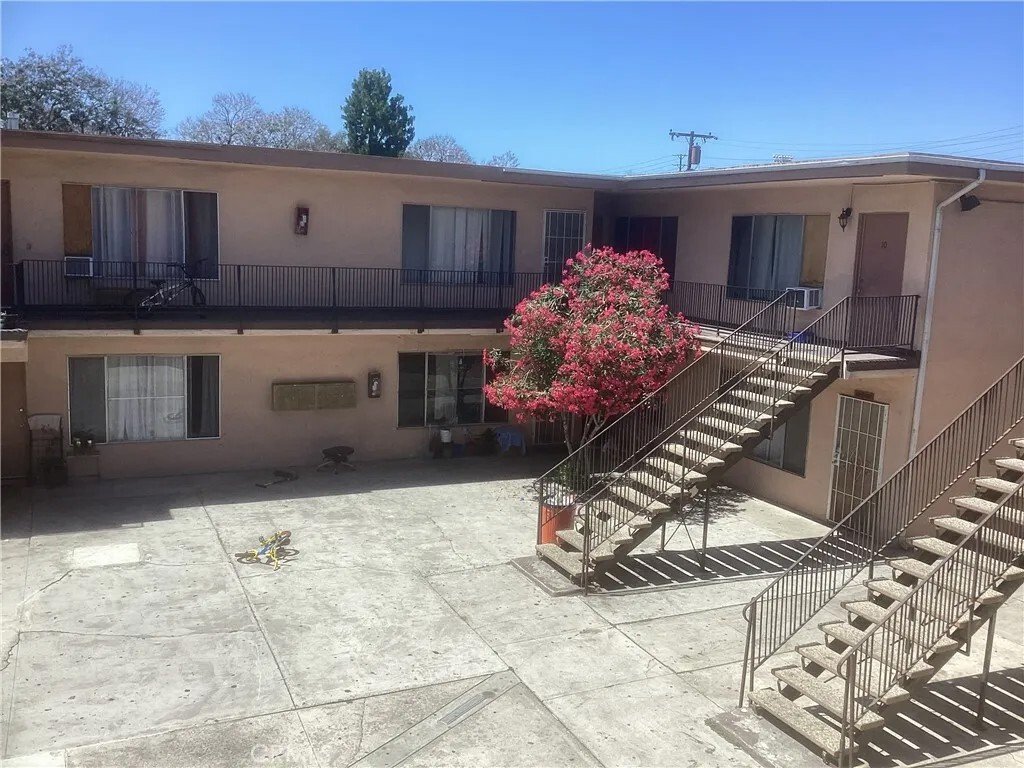 Santa Ana, California, United States 5 - 16525449
