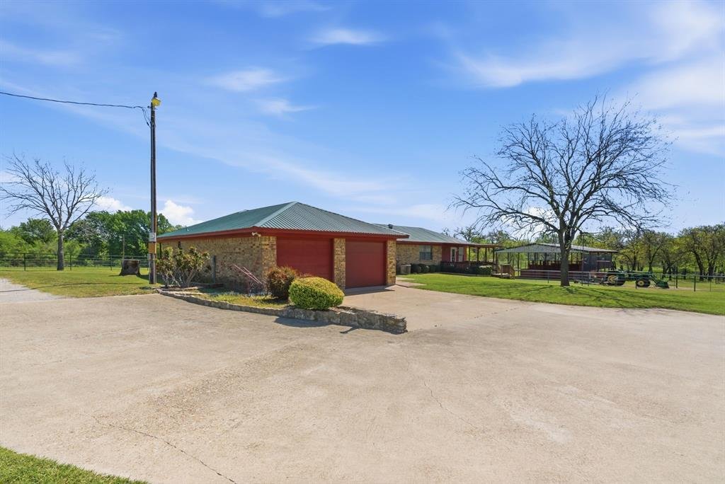 House in Weatherford, Texas, United States 2 - 17613850