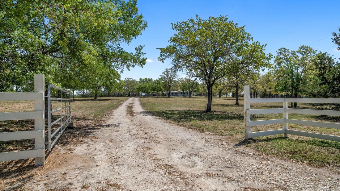 House in Giddings, Texas, United States 3 - 17609722