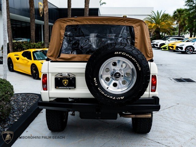Suv in Palm Beach, FL, United States 4 - 17599094