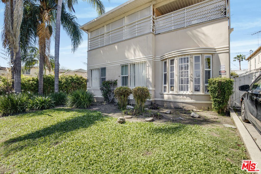 Los Angeles, California, United States 3 - 17605844