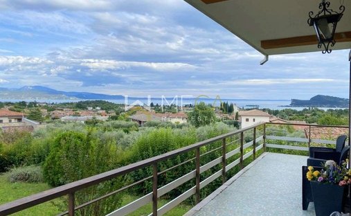 Villa in San Felice del Benaco, Lombardy, Italy 1