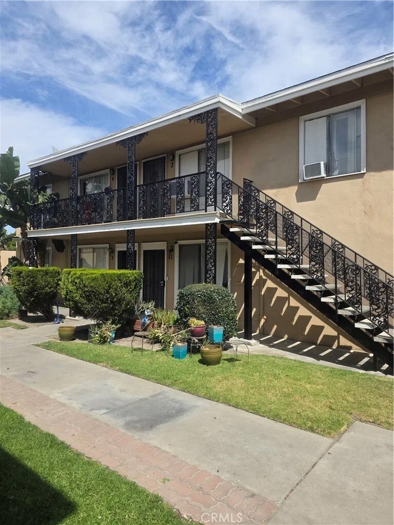 Buena Park, California, United States 1 - 16517478