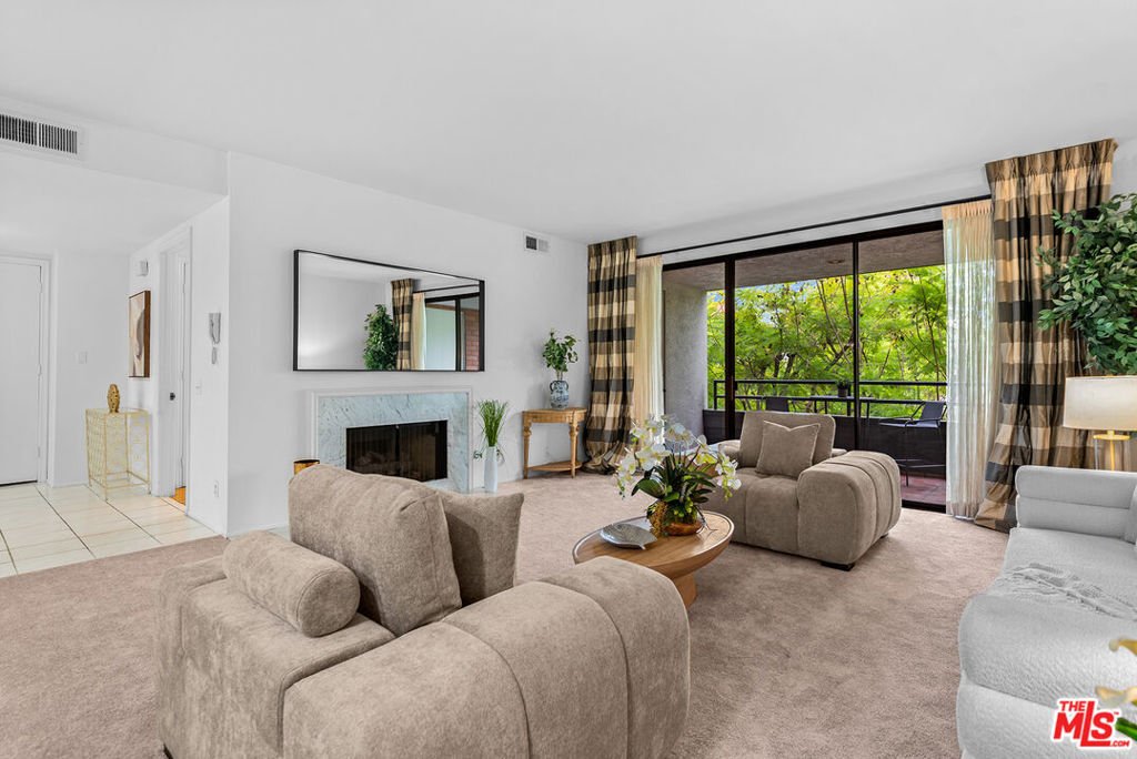 Condo in Los Angeles, California, United States 2 - 17606413