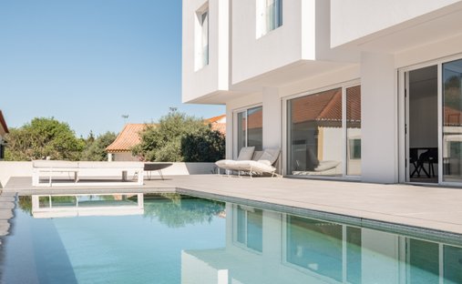 House in Loures, Lisbon, Portugal 1