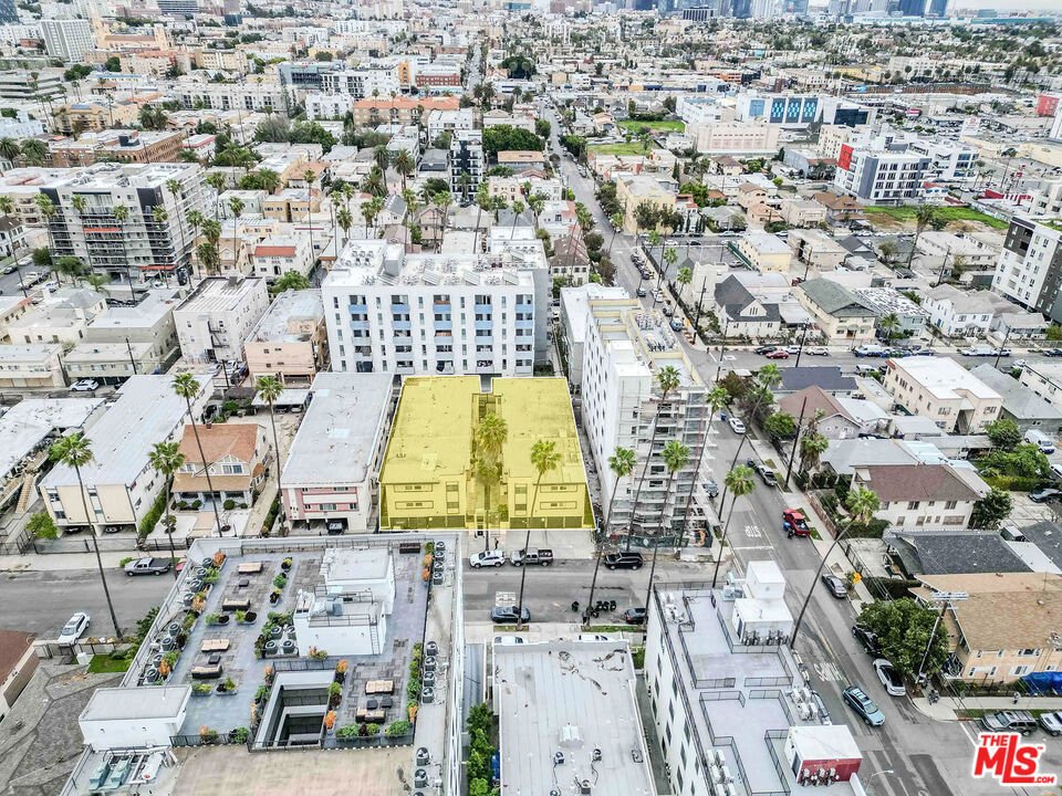 Los Angeles, California, United States 3 - 17606010