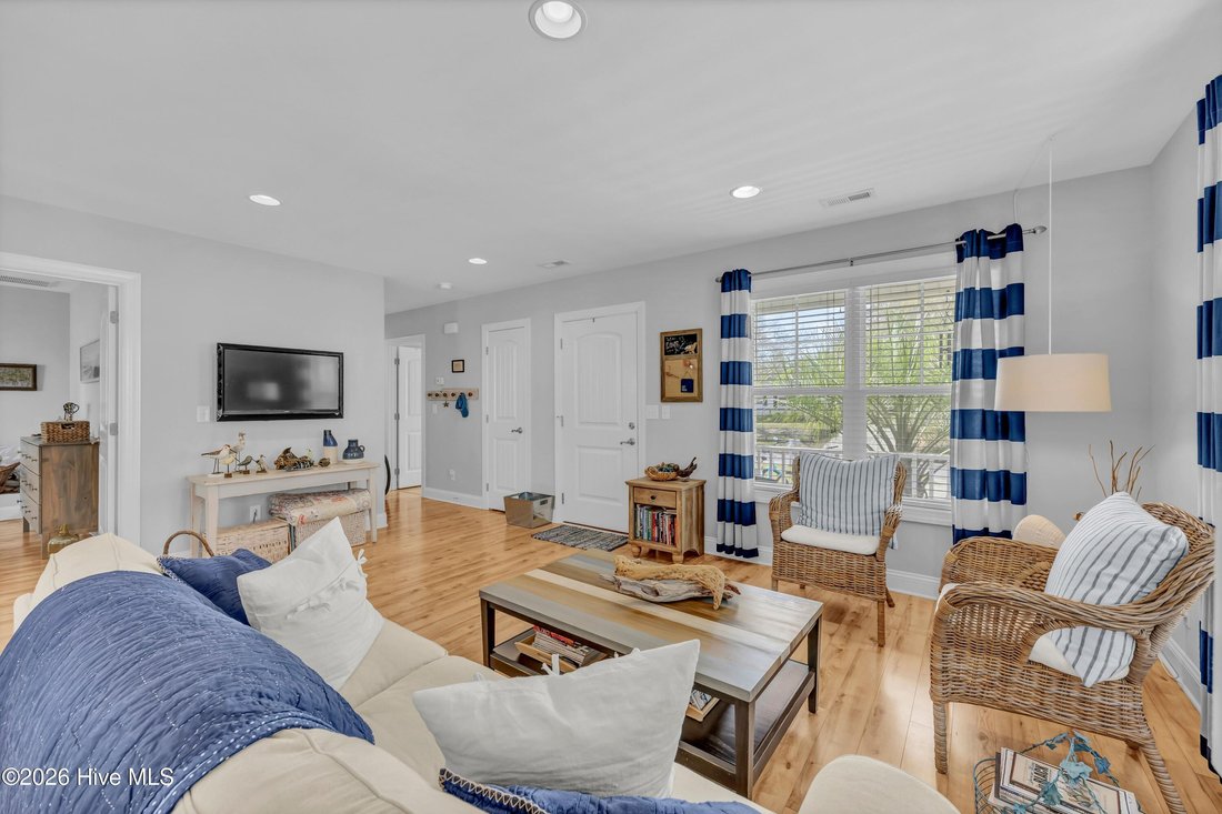 House in Oak Island, North Carolina, United States 5 - 17605536