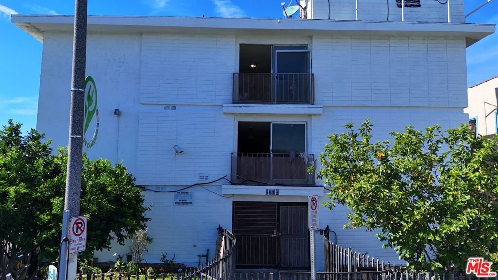 Los Angeles, California, United States 4 - 17606006