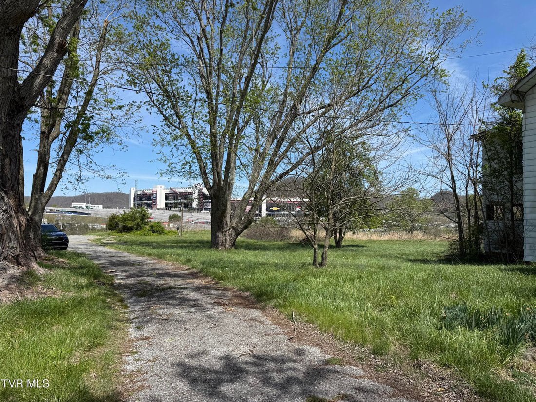 House in Bristol, Tennessee, United States 2 - 17598506