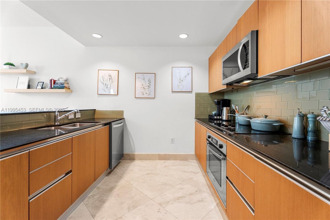 Condo in Miami, Florida, United States 5 - 17602555