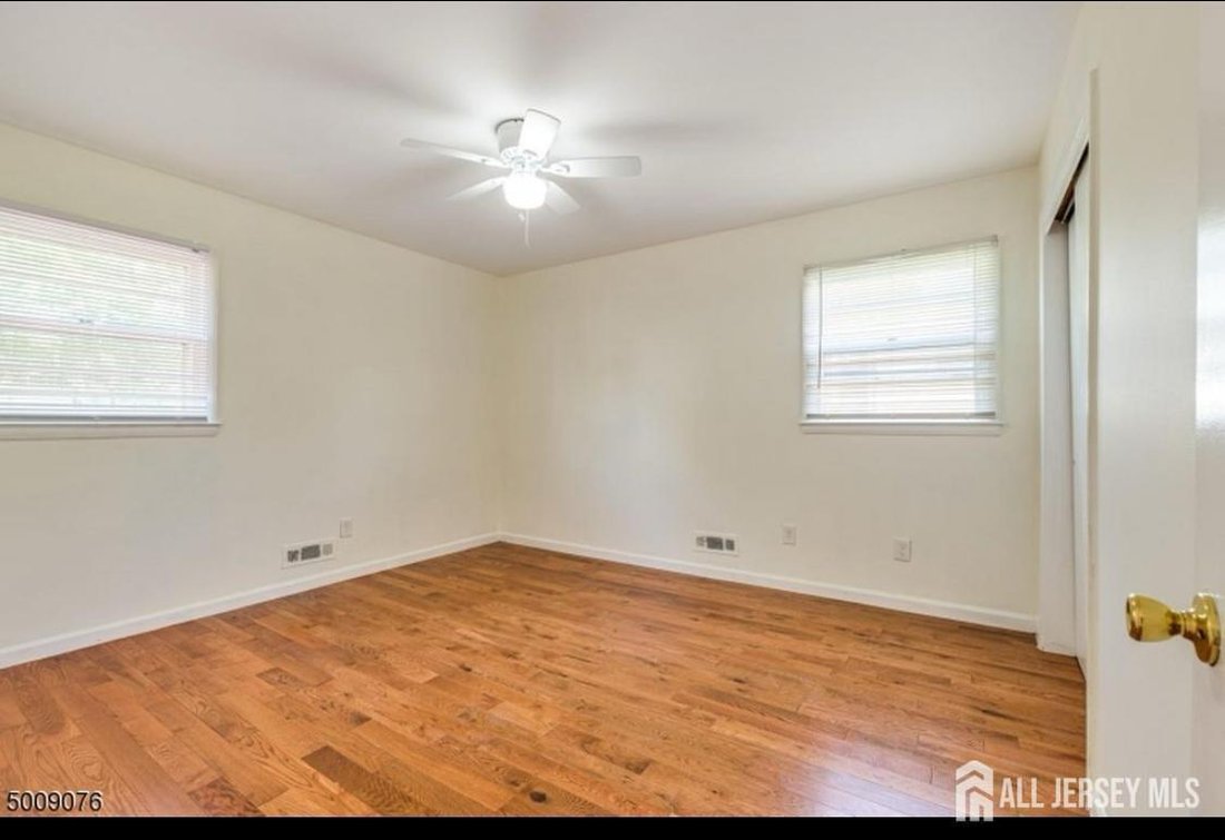 House in Woodbridge Township, New Jersey, United States 4 - 17615976
