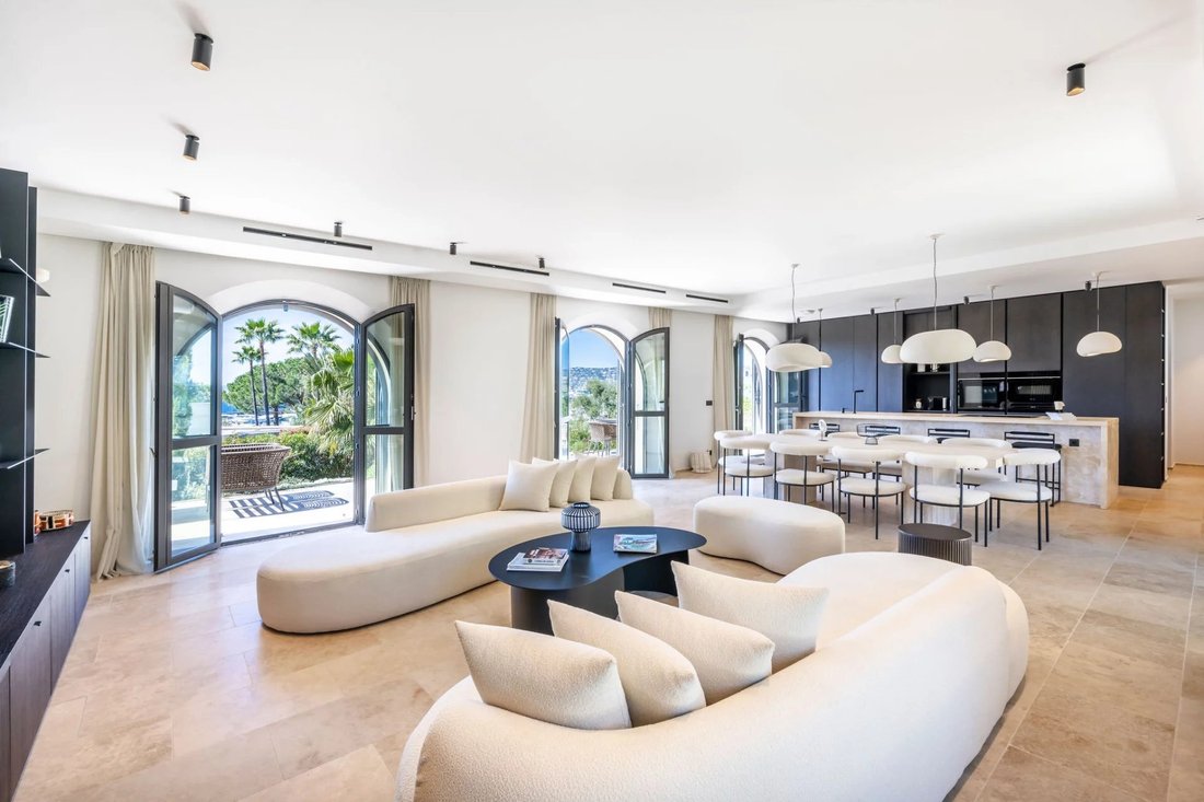 Villa in Antibes, Provence-Alpes-Côte d'Azur, France 5 - 17616492