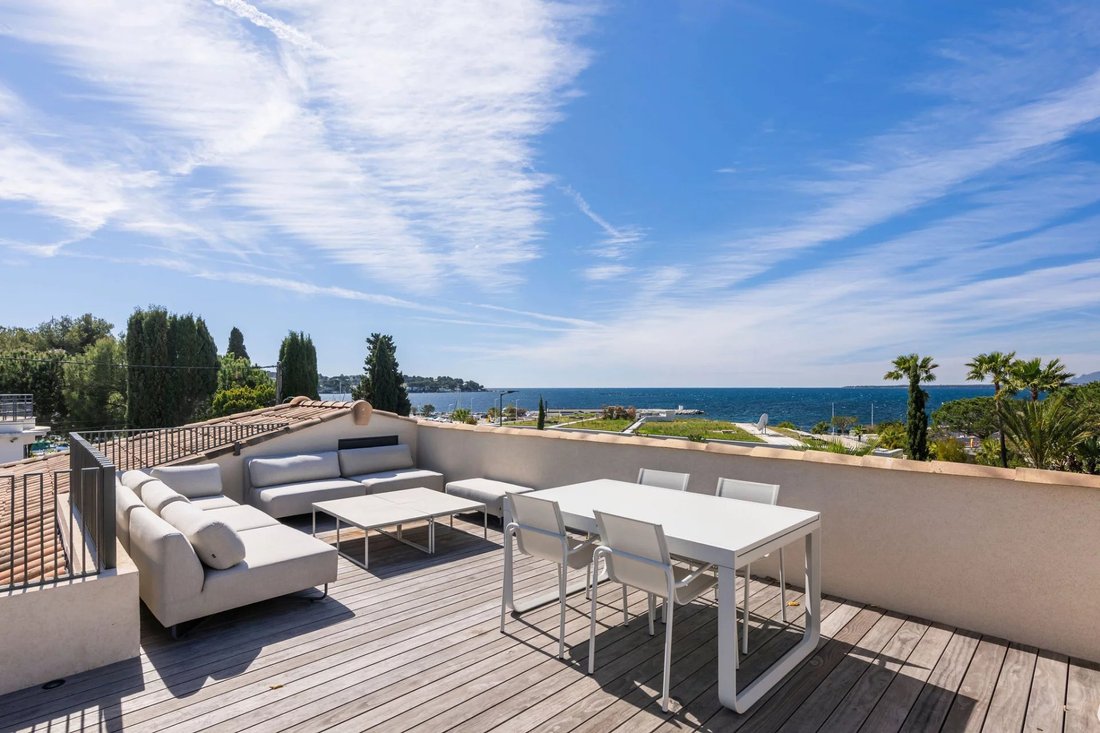 Villa in Antibes, Provence-Alpes-Côte d'Azur, France 4 - 17616492