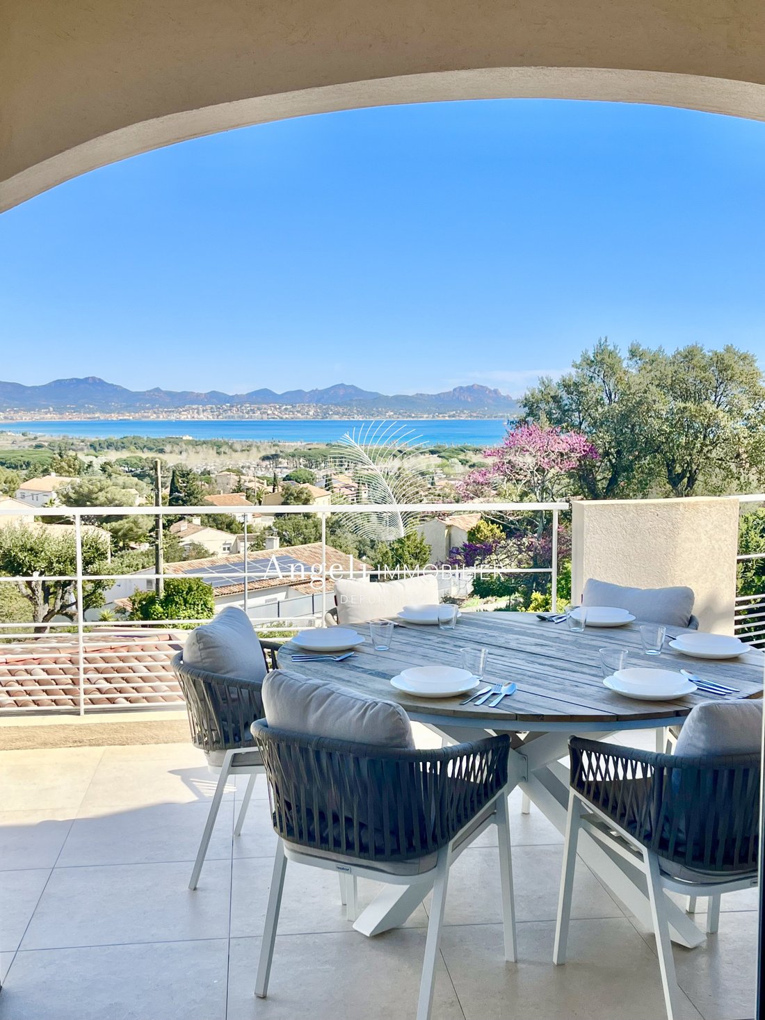 Villa in Frejus, Provence-Alpes-Côte d'Azur, France 1 - 17616408