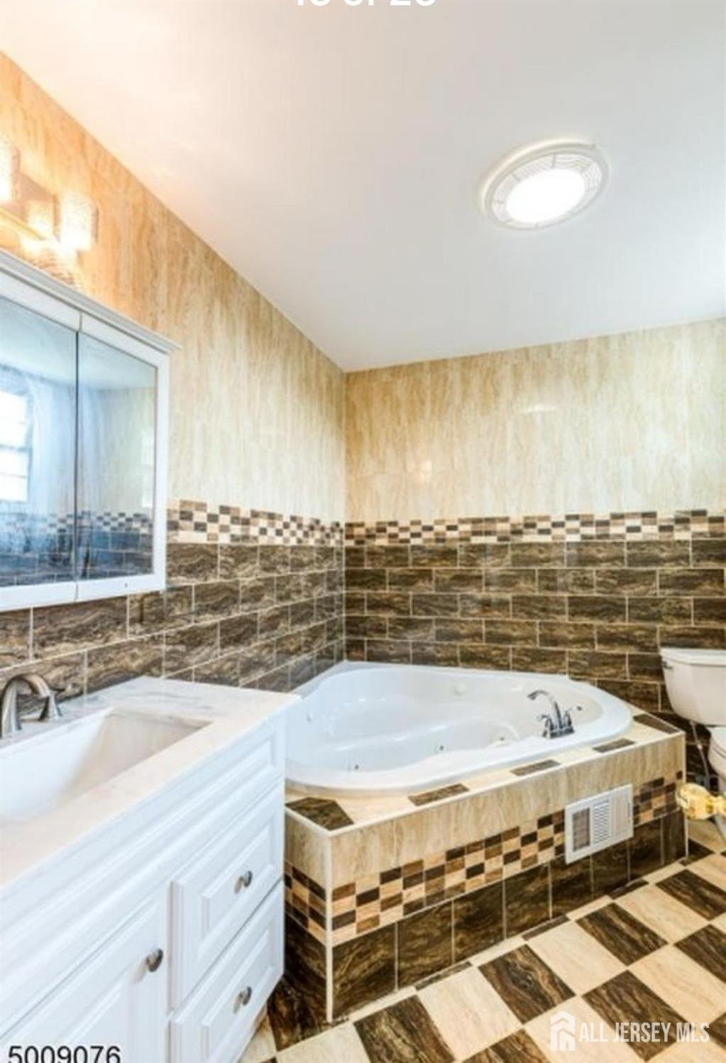 House in Woodbridge Township, New Jersey, United States 3 - 17615976