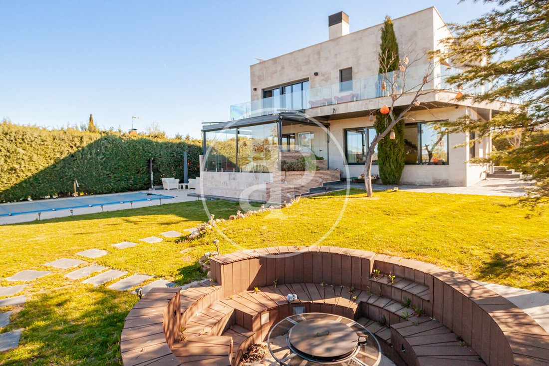 Villa in Las Rozas de Madrid, Comunidad de Madrid, Spain 1 - 17616461