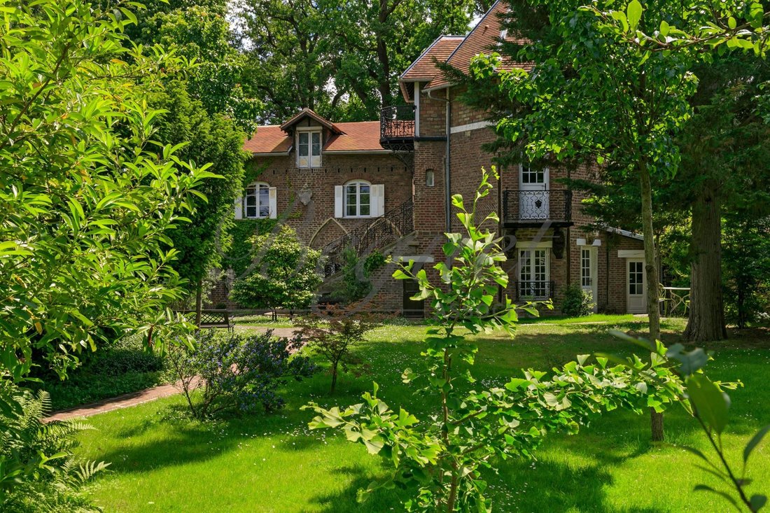 Casa a Marnes-la-Coquette, Île-de-France, Francia 1 - 17616683
