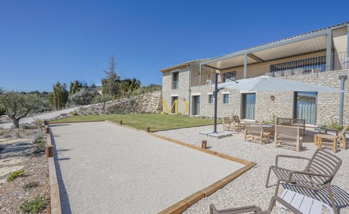 18th Century Château Facing The Luberon