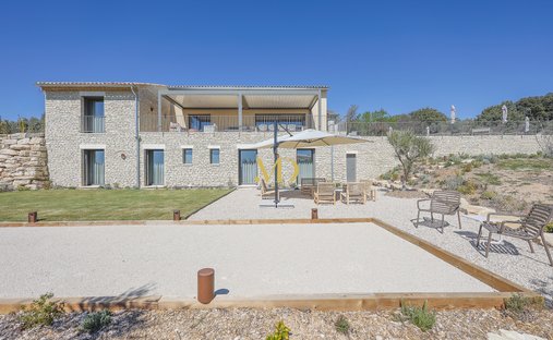 18th Century Château Facing The Luberon