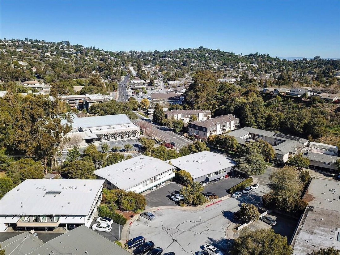 Belmont, California, United States 5 - 17615792