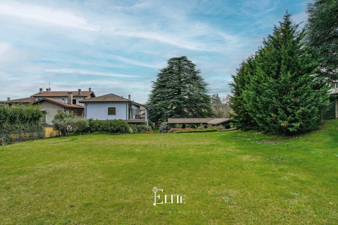 Villa in Caravate, Lombardy, Italy 2 - 17616608