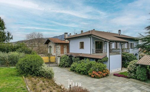Villa a Caravate, Lombardia, Italia 1