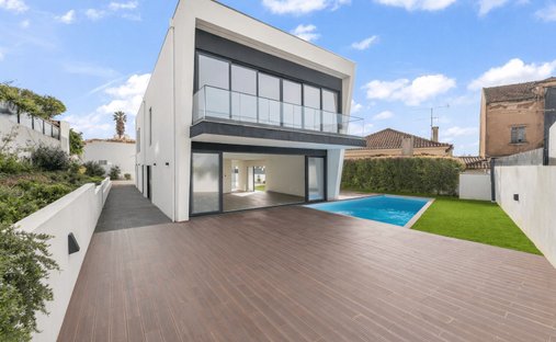 Villa in Parede, Lisbon, Portugal 1