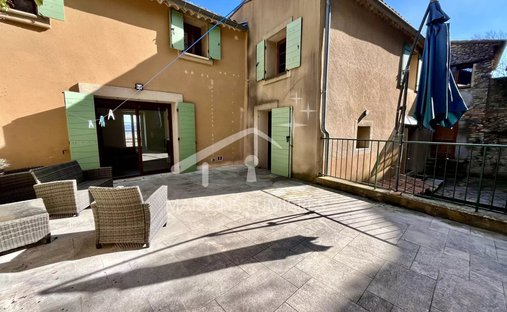 18th Century Château Facing The Luberon