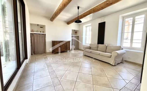 18th Century Château Facing The Luberon