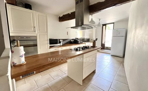 18th Century Château Facing The Luberon