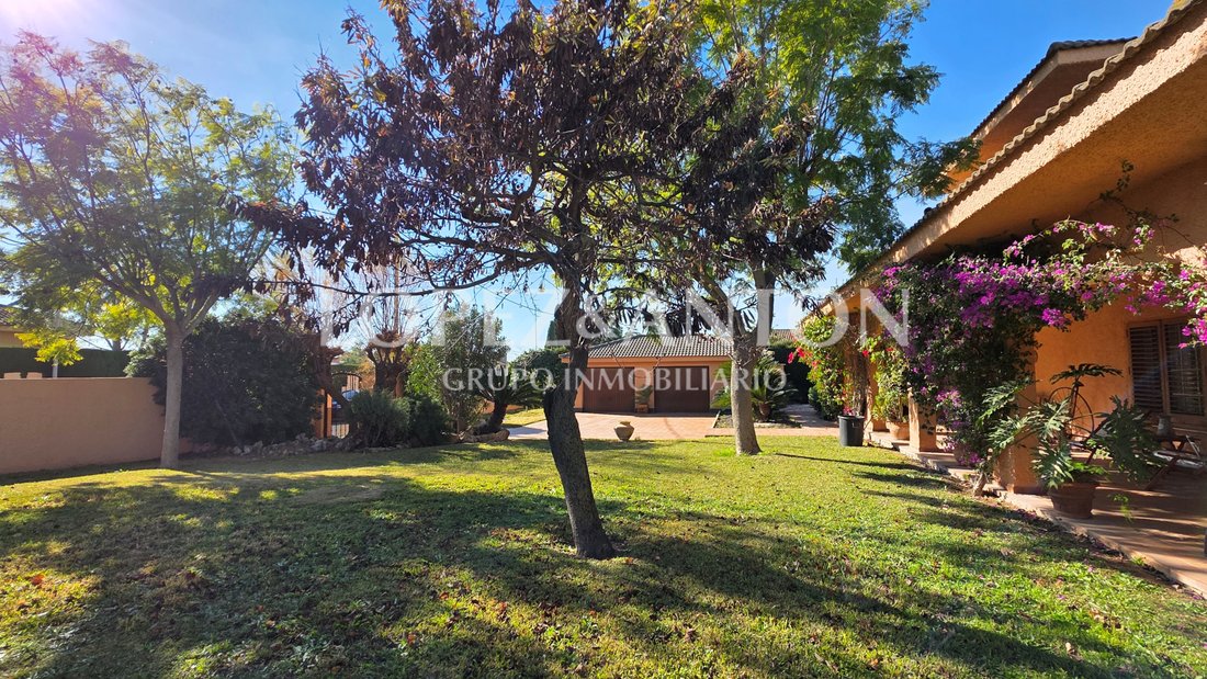 Villa in la Pobla de Vallbona, Valencian Community, Spain 2 - 17616848