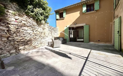 18th Century Château Facing The Luberon