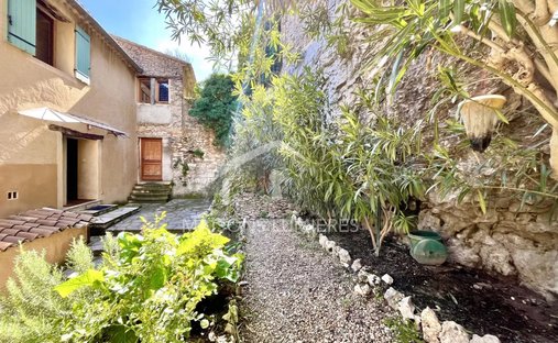 18th Century Château Facing The Luberon