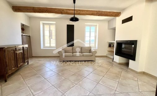 18th Century Château Facing The Luberon