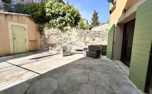 18th Century Château Facing The Luberon