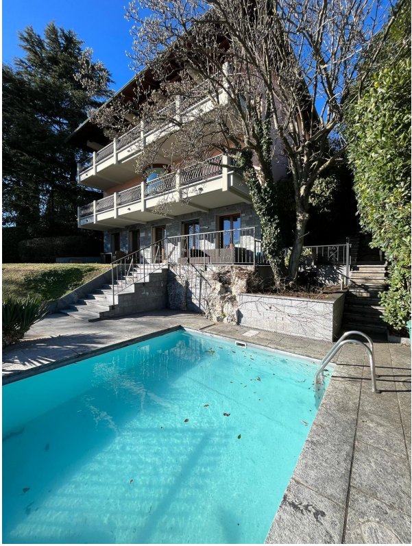 Iconic Lake View Villa With Panoramic Terraces, Pool And Private Guest Residence